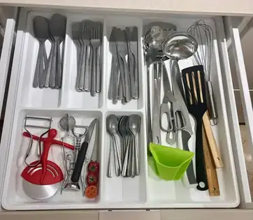 Cajón de cubiertos y utensilios
