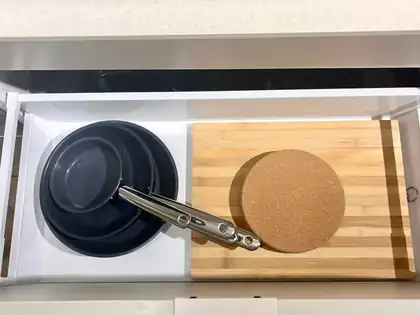 Sartenes y tablas de cocina